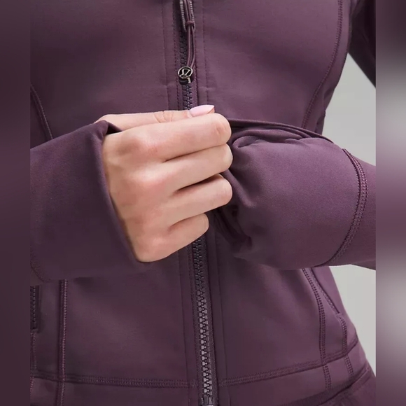 Lululemon wine colored cropped define like new 12 - Picture 8 of 8